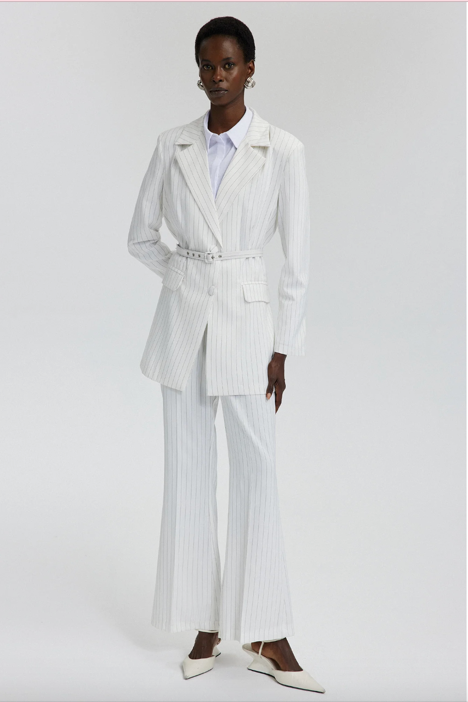 TRAJE RAYAS DETALLE CINTURÓN