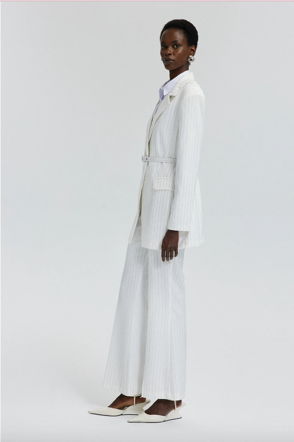 TRAJE RAYAS DETALLE CINTURÓN