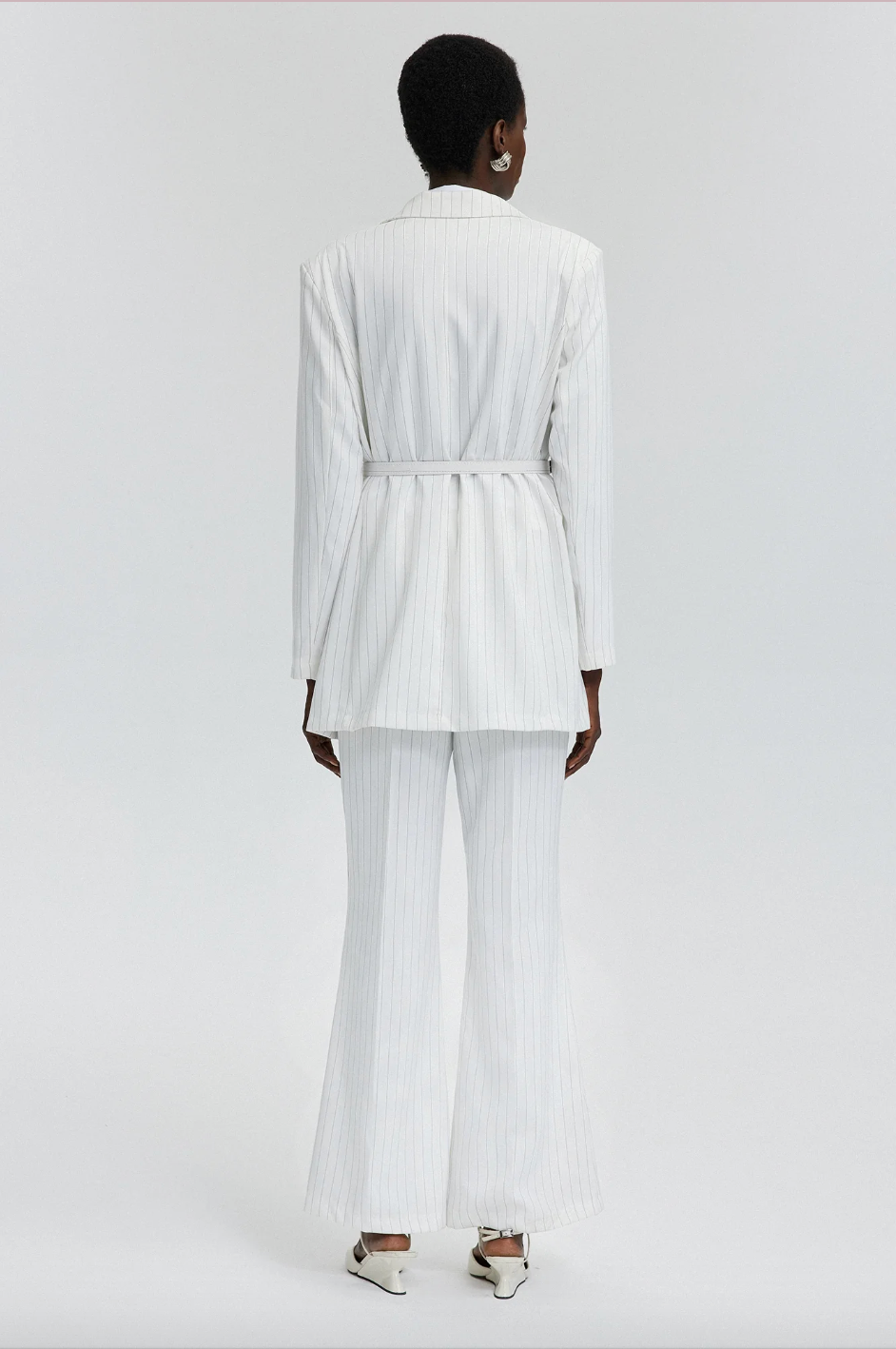 TRAJE RAYAS DETALLE CINTURÓN