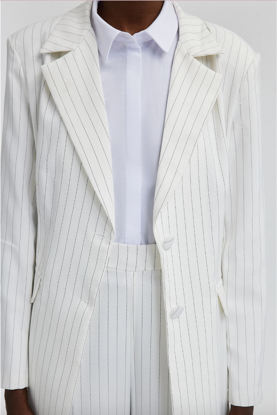 TRAJE RAYAS DETALLE CINTURÓN