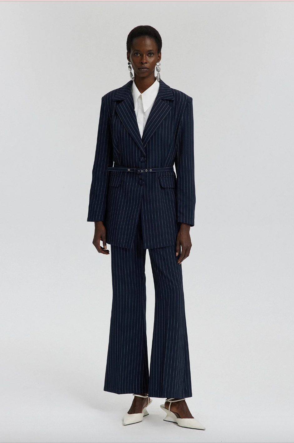 TRAJE RAYAS DETALLE CINTURÓN