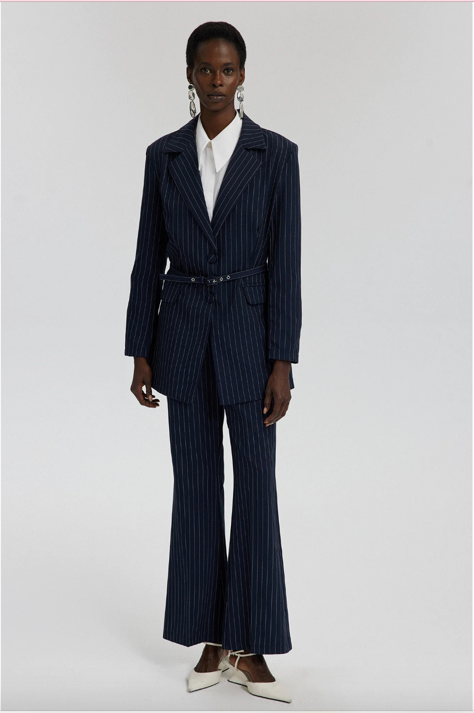 TRAJE RAYAS DETALLE CINTURÓN