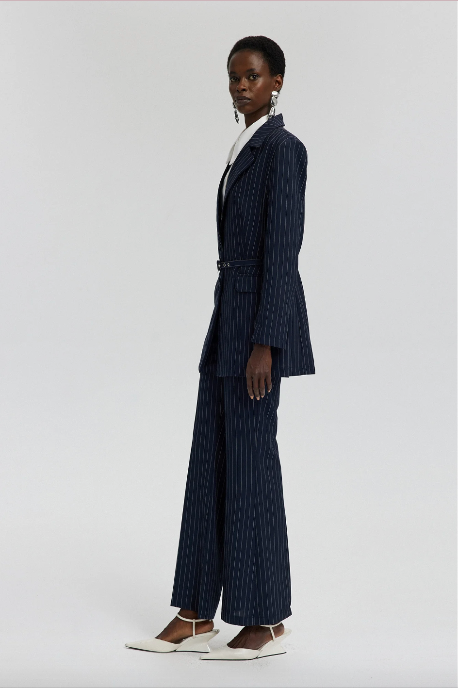 TRAJE RAYAS DETALLE CINTURÓN