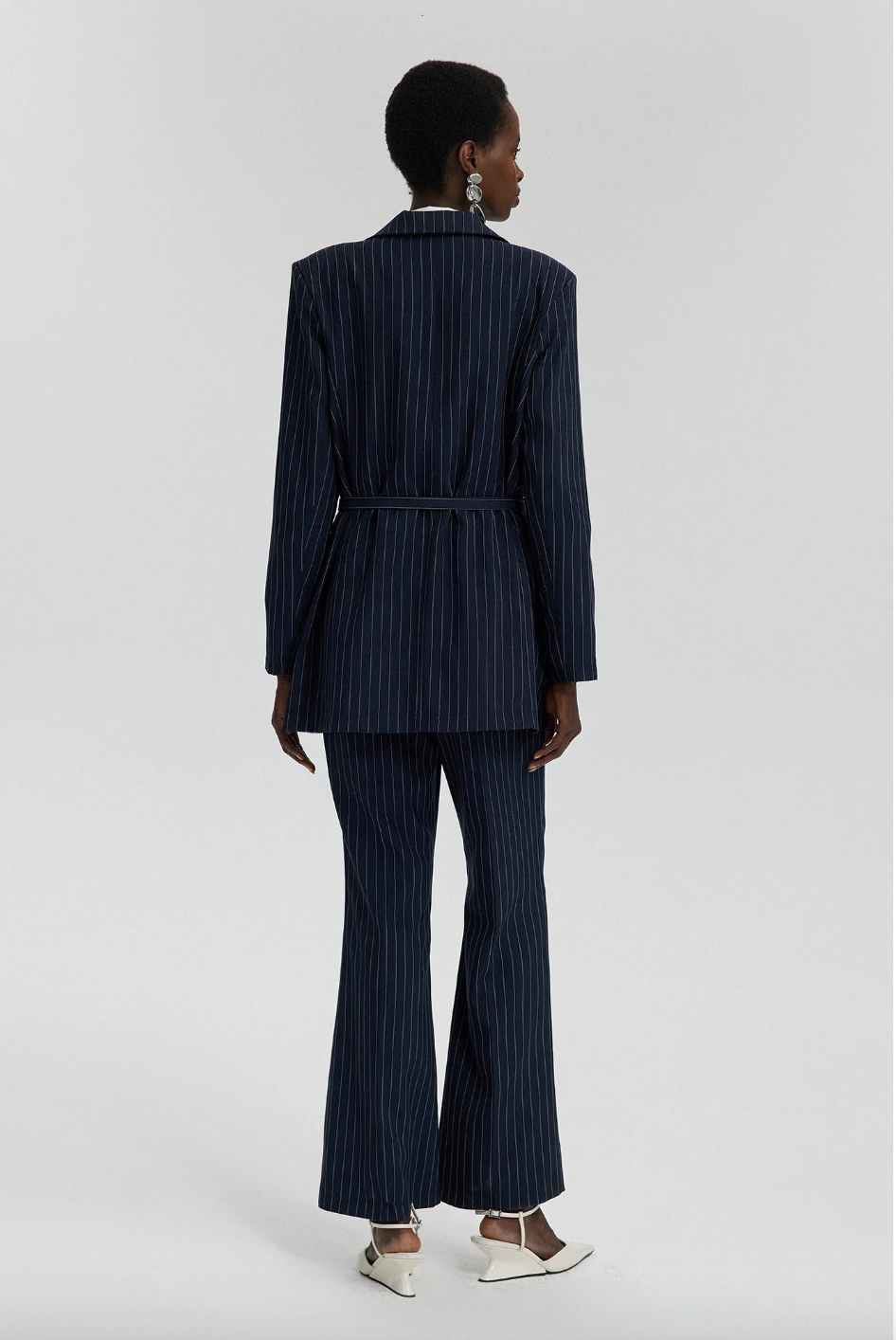 TRAJE RAYAS DETALLE CINTURÓN