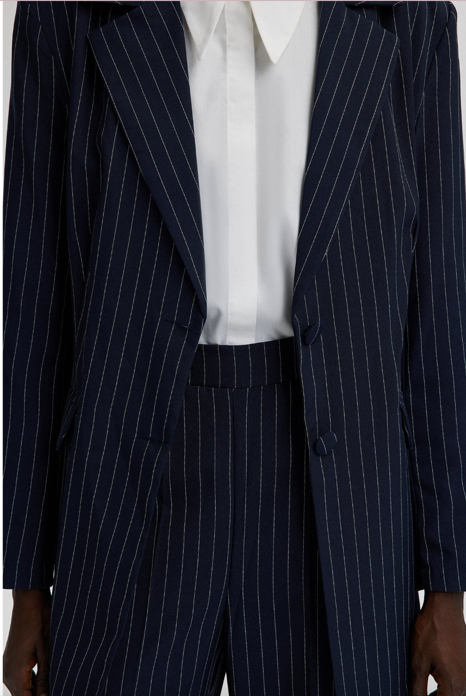 TRAJE RAYAS DETALLE CINTURÓN