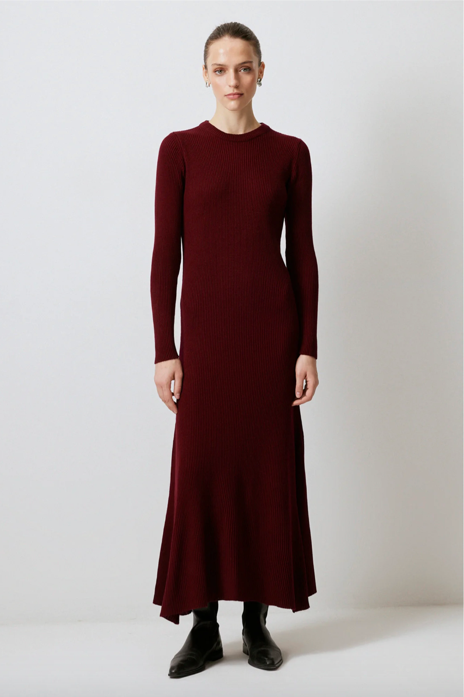 VESTIDO DE PUNTO DE CUELLO ALTO ACANALADO