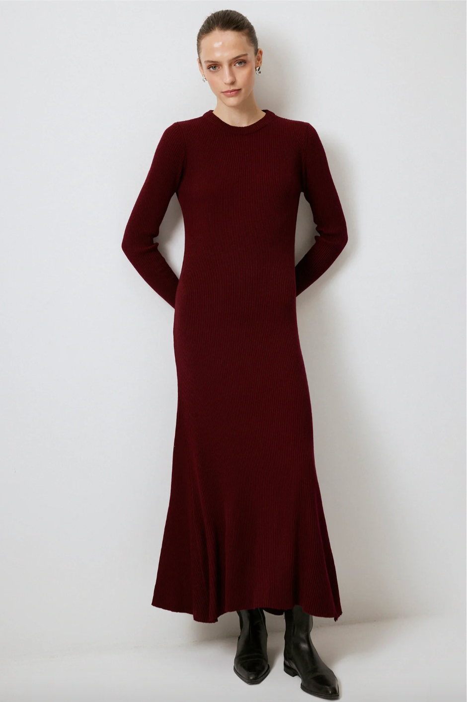 VESTIDO DE PUNTO DE CUELLO ALTO ACANALADO