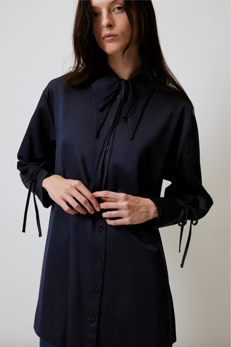 CAMISA CON DETALLE DE LAZADA
