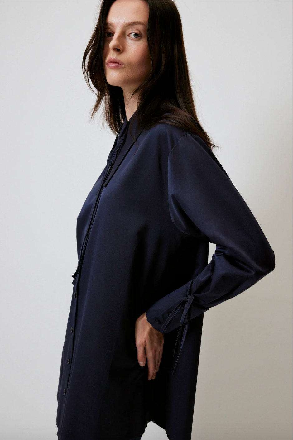 CAMISA CON DETALLE DE LAZADA