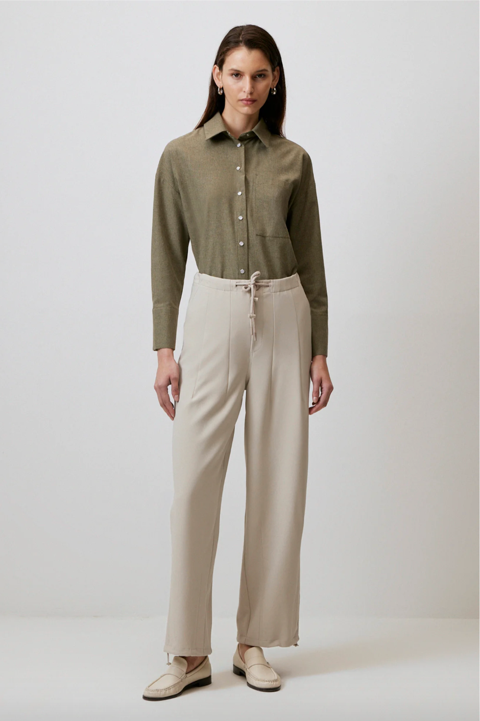 PANTALÓN RECTO CON CINTURA ELÁSTICA