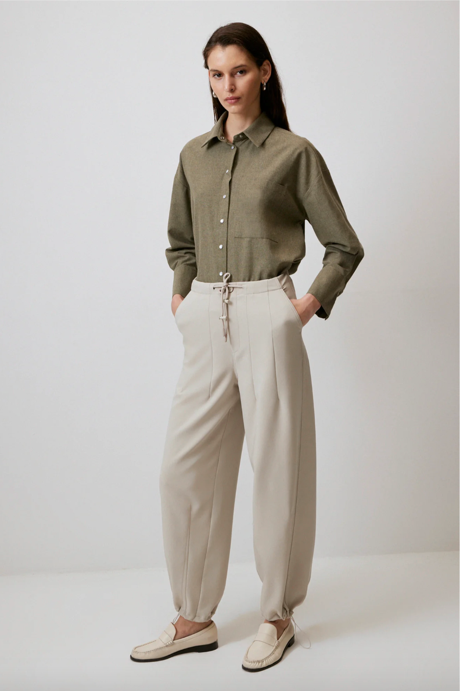 PANTALÓN RECTO CON CINTURA ELÁSTICA