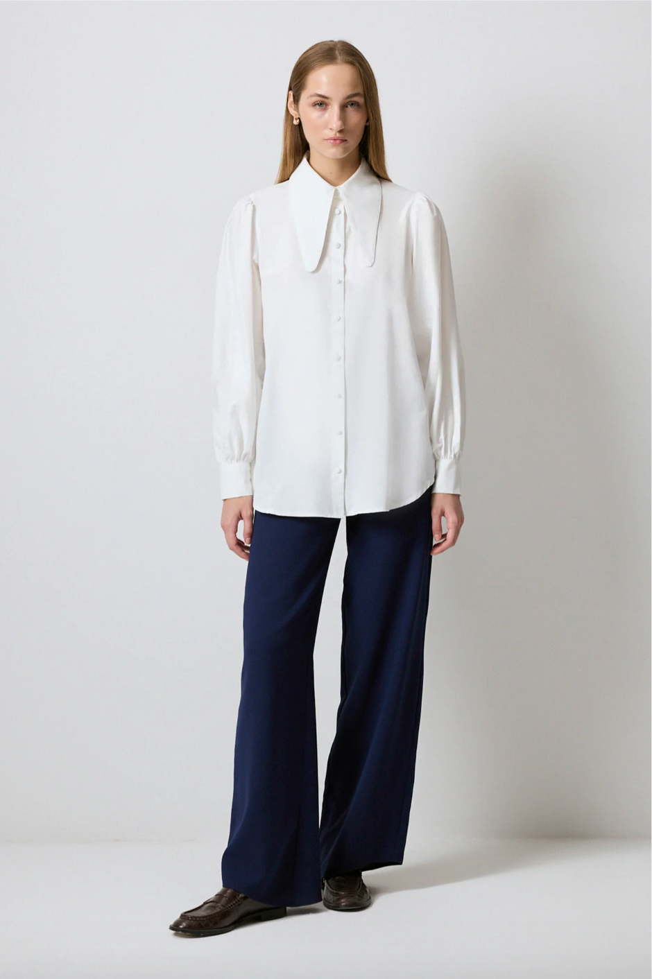 CAMISA DE ALGODÓN CON DETALLE DE CUELLO