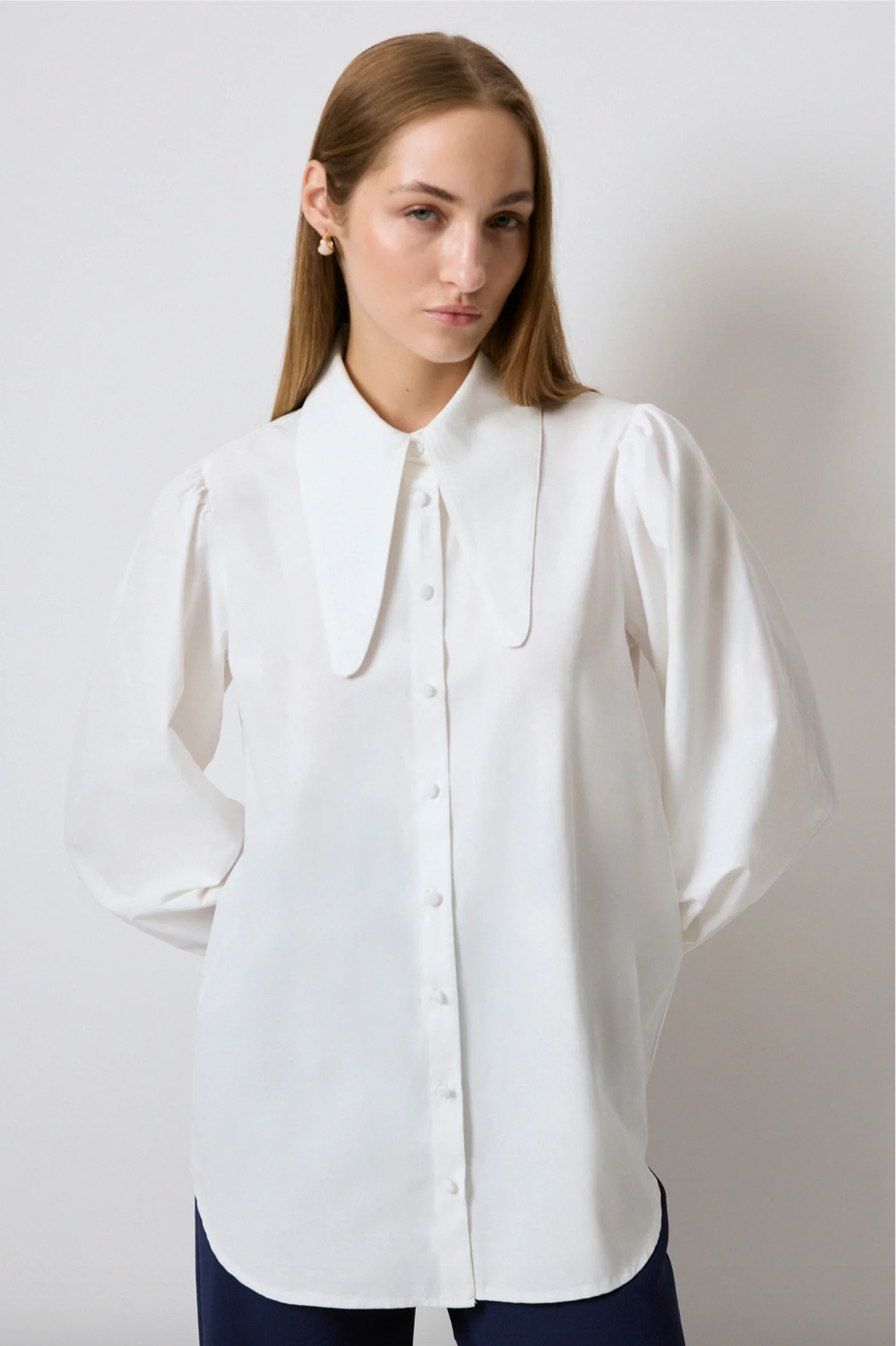 CAMISA DE ALGODÓN CON DETALLE DE CUELLO