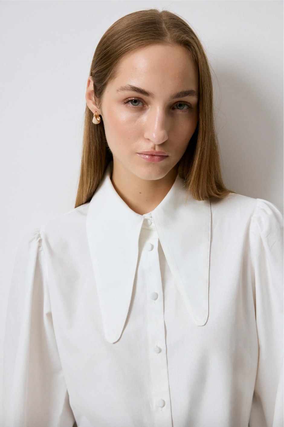 CAMISA DE ALGODÓN CON DETALLE DE CUELLO