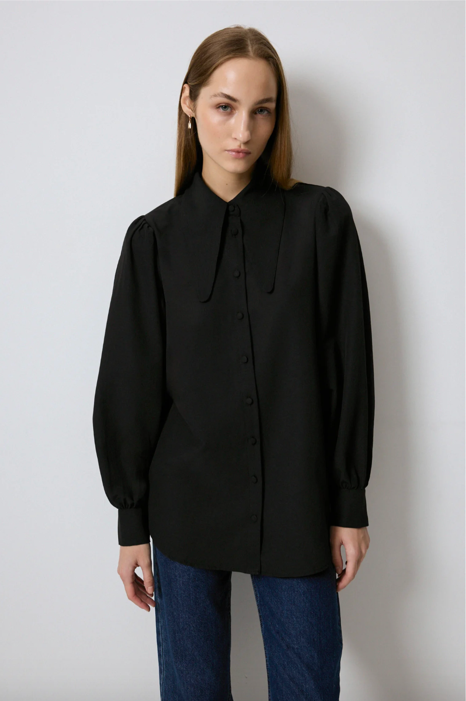CAMISA DE ALGODÓN CON DETALLE DE CUELLO