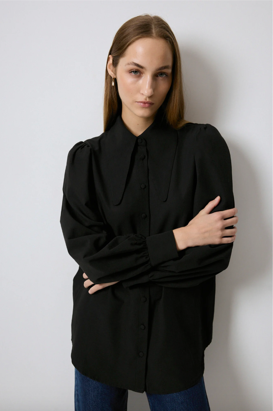 CAMISA DE ALGODÓN CON DETALLE DE CUELLO