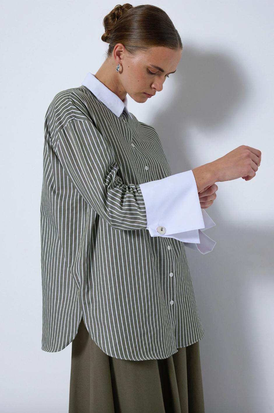 CAMISA DE RAYAS CON PUÑOS ANCHOS