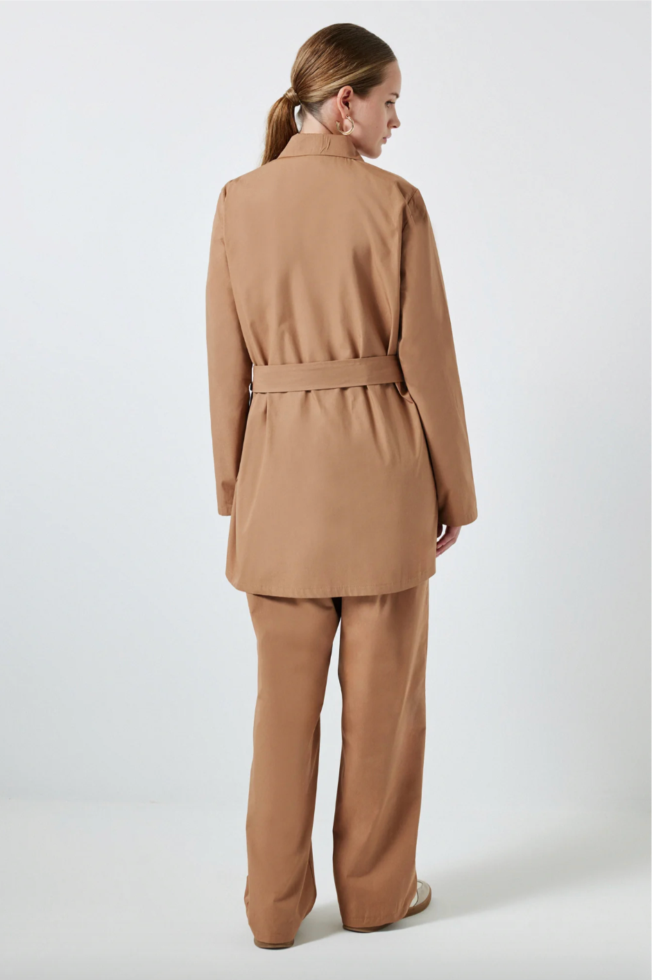 TRAJE TEJIDO CON DETALLE DE BOLSILLO