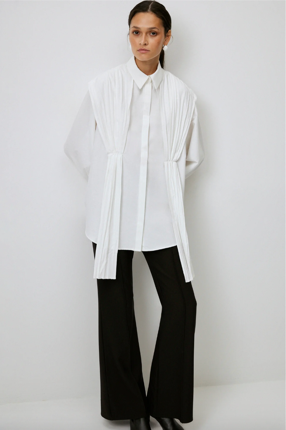 CAMISA CON DETALLES DE PLISADO