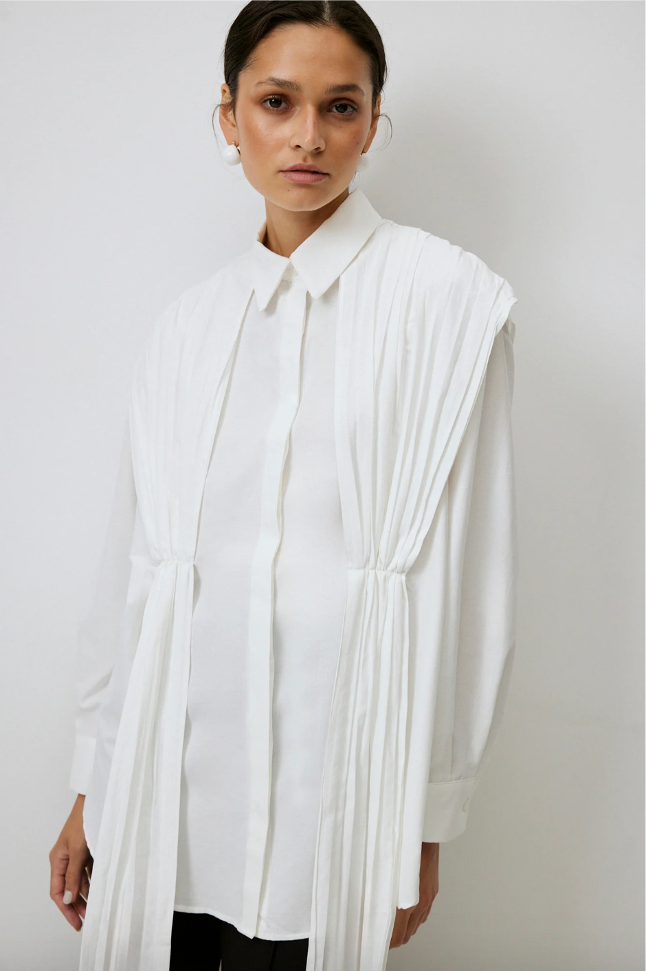 CAMISA CON DETALLES DE PLISADO