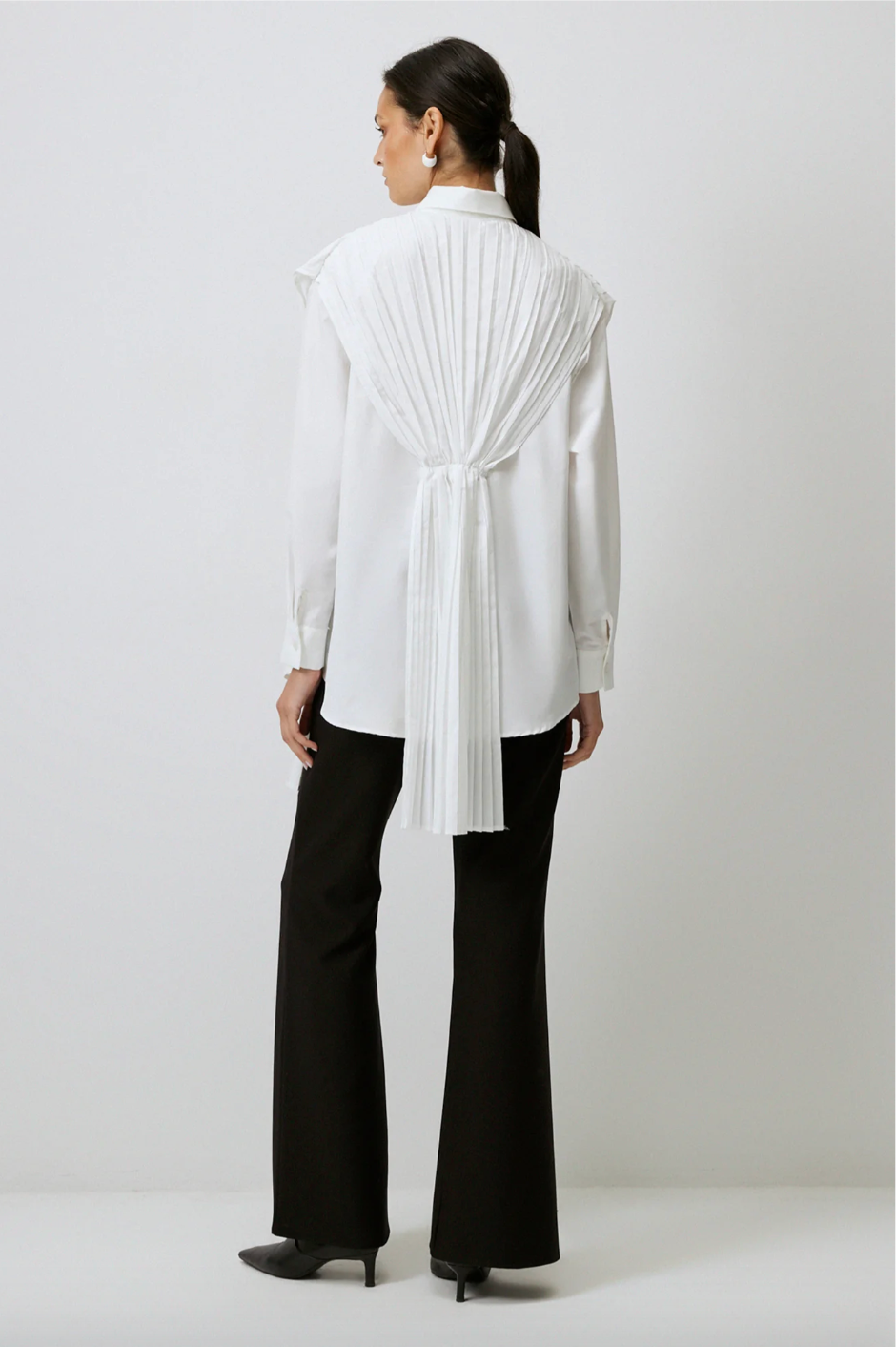 CAMISA CON DETALLES DE PLISADO