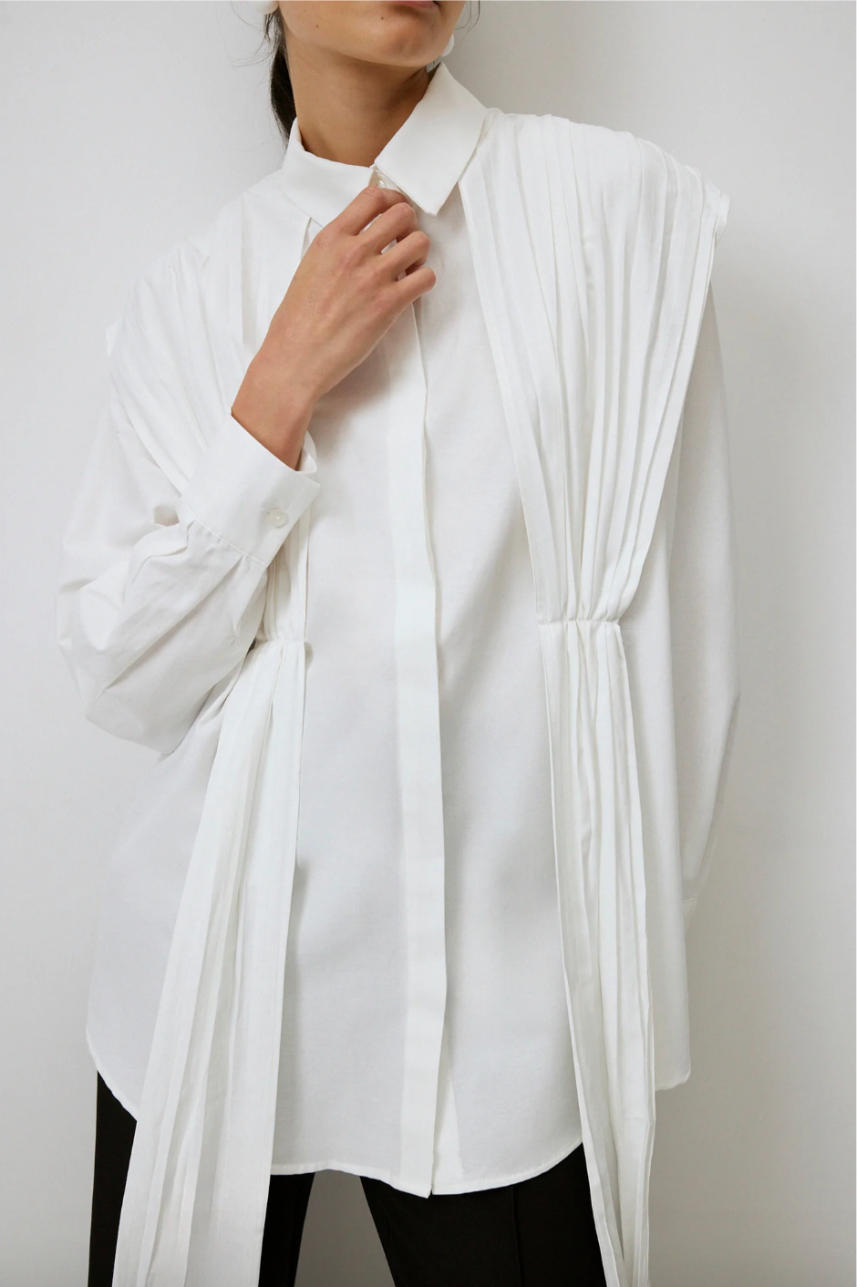 CAMISA CON DETALLES DE PLISADO