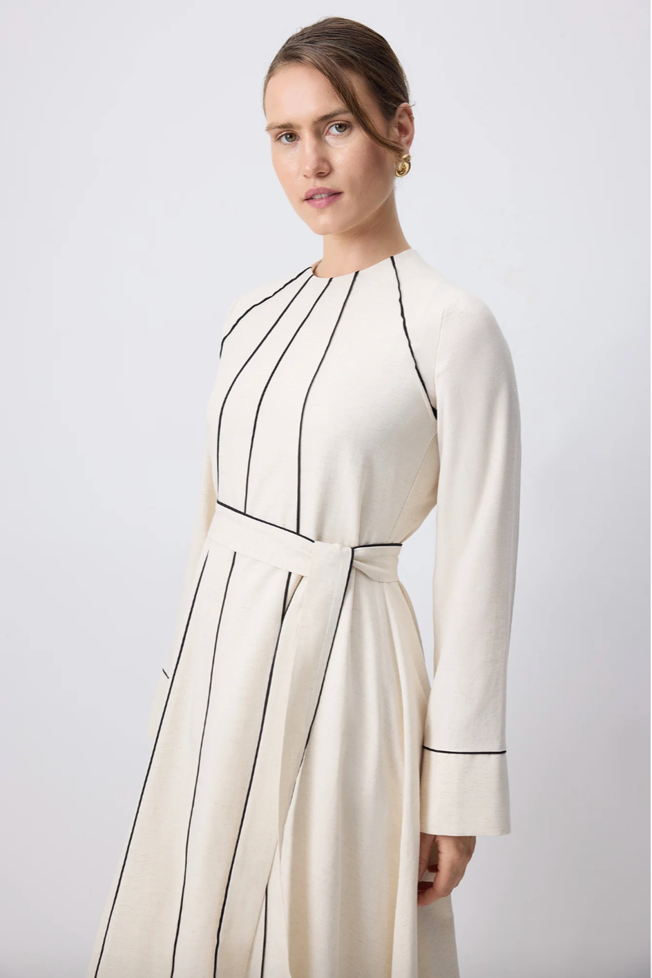 VESTIDO CON RIBOS EN CONTRASTE
