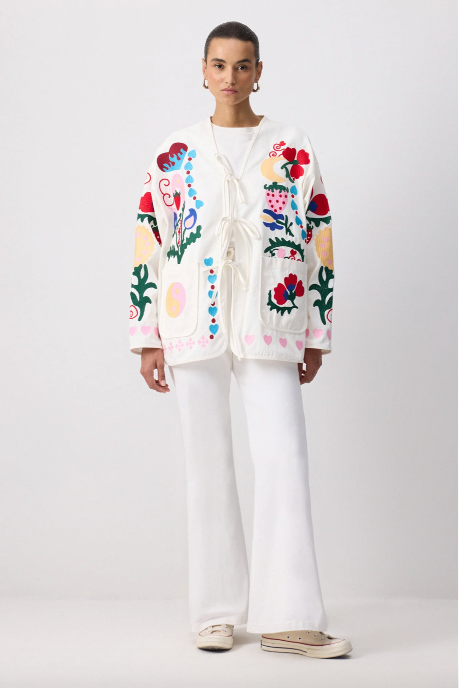 CHAQUETA DE GABARDINA BORDADA