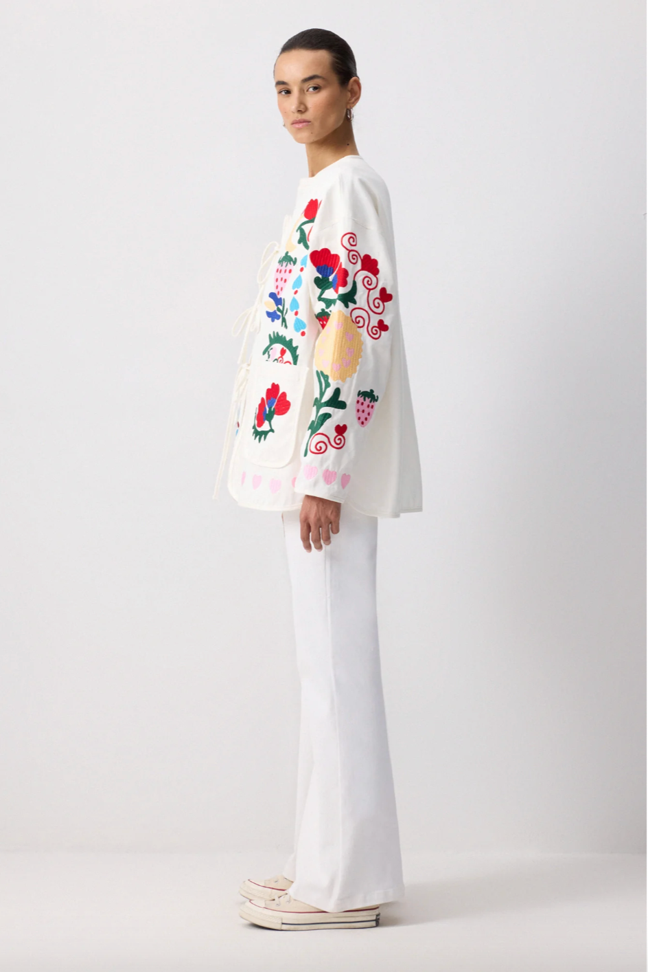 CHAQUETA DE GABARDINA BORDADA