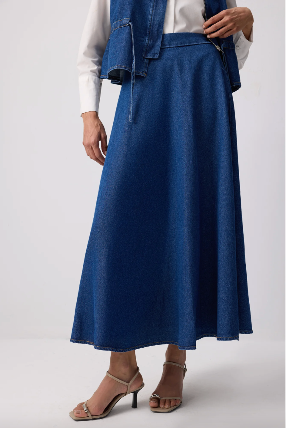 CONJUNTO DE FALDA Y CHALECO VAQUERO