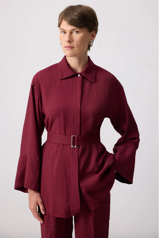 CONJUNTO DE PANTALÓN CON CUELLO DE CAMISA Y CINTURÓN