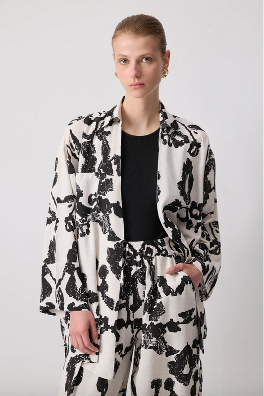 CONJUNTO DE PANTALÓN KIMONO CON ESTAMPADO TEXTURIZADO DE LINO