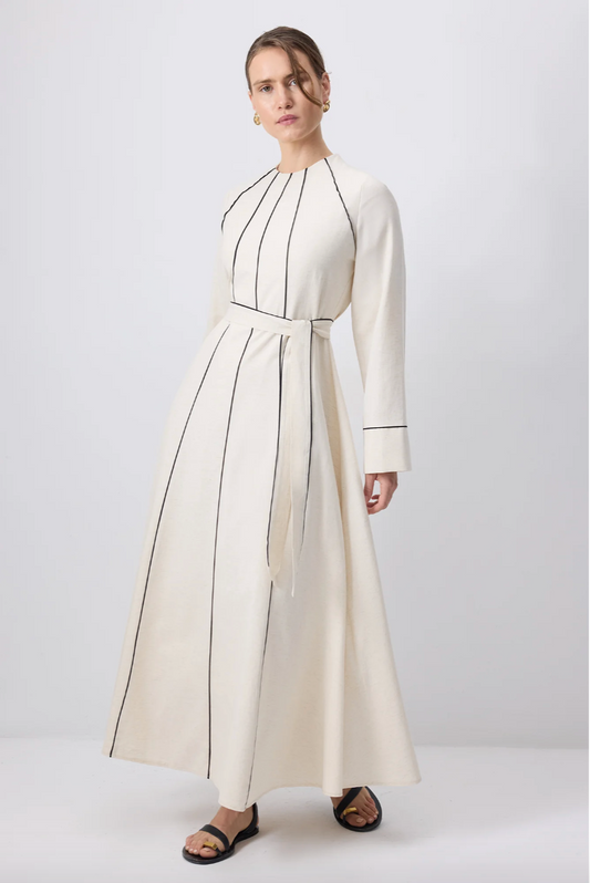 VESTIDO CON RIBOS EN CONTRASTE
