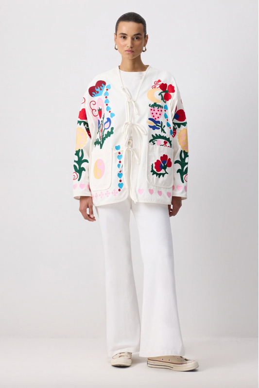 CHAQUETA DE GABARDINA BORDADA