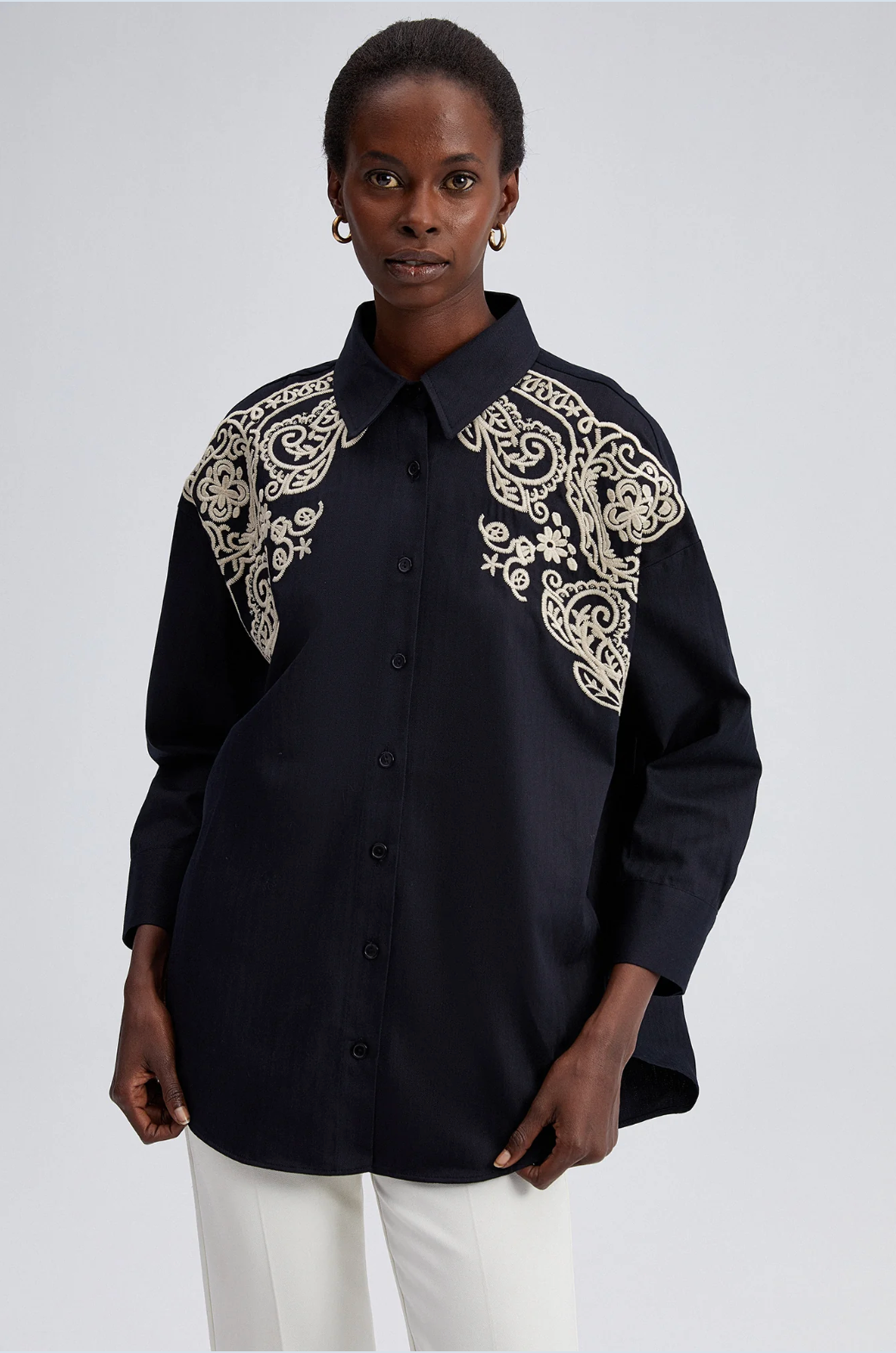 SOBRECAMISA BORDADA