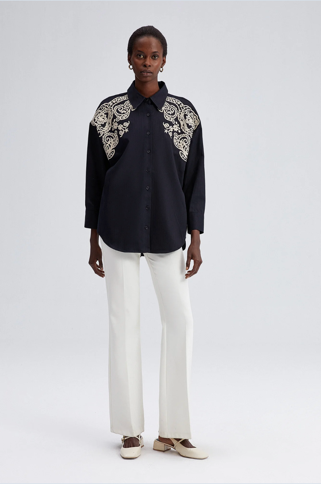 SOBRECAMISA BORDADA