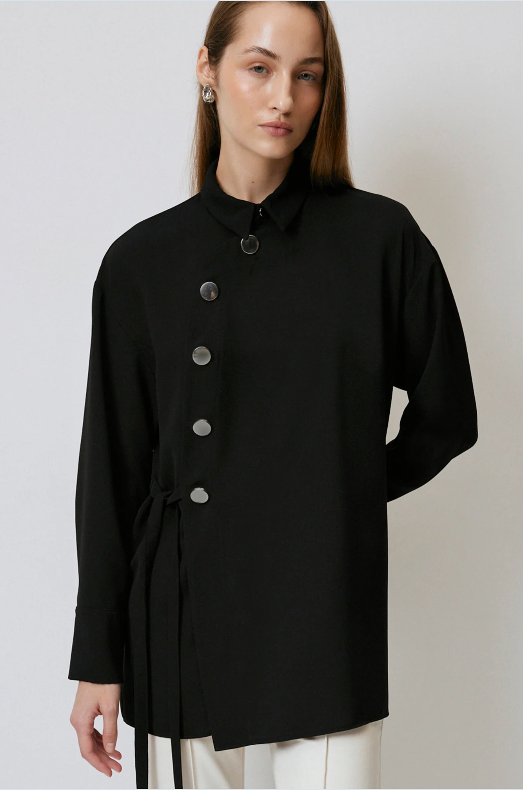 CAMISA ABOTONADA ASIMETRICA