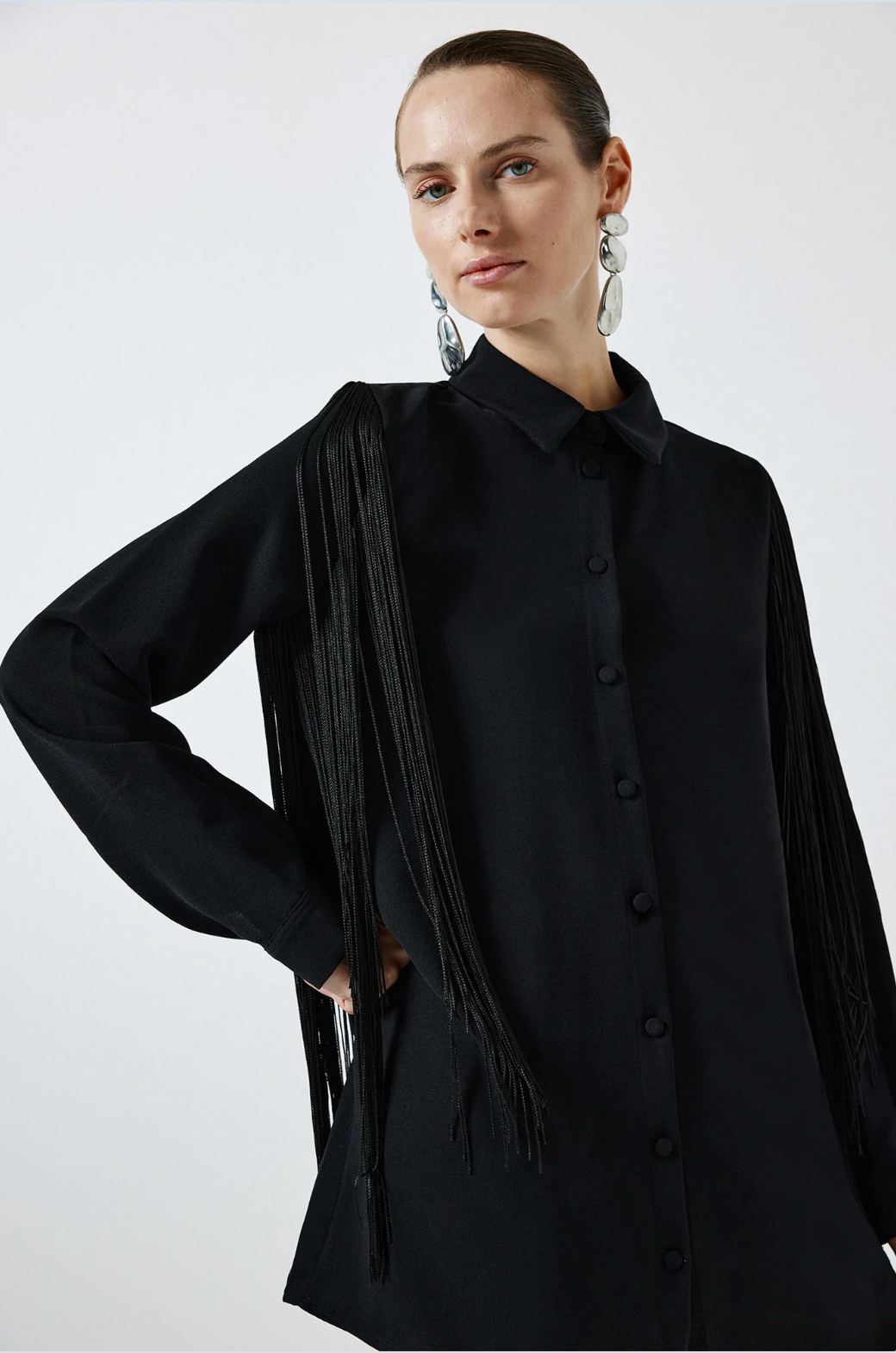 CAMISA CON FLECOS MANGAS
