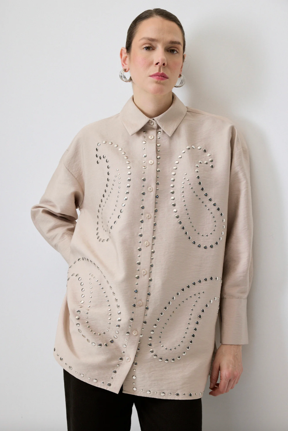 CAMISA STUDS BEIGE