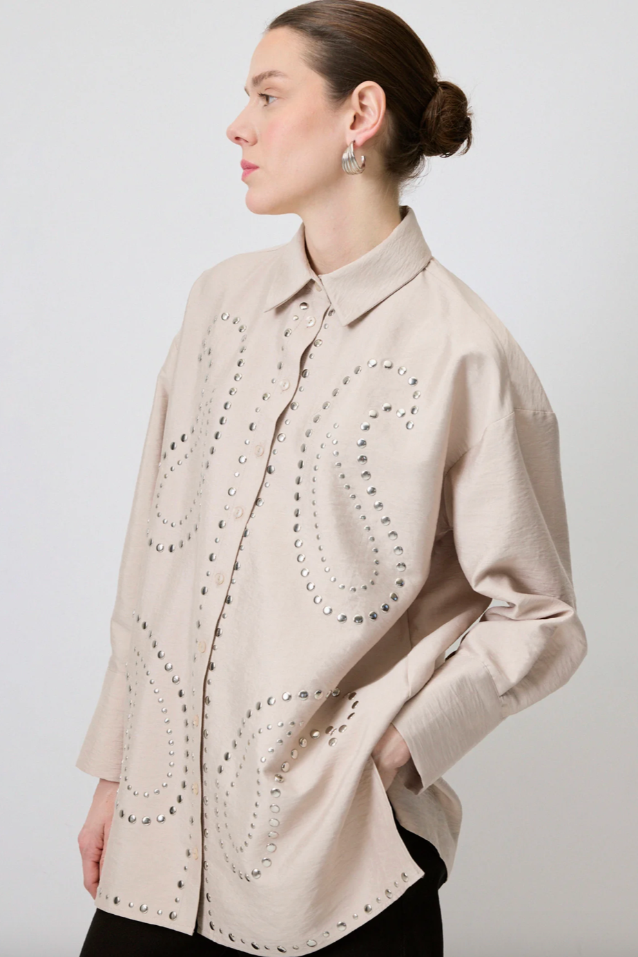 CAMISA STUDS BEIGE