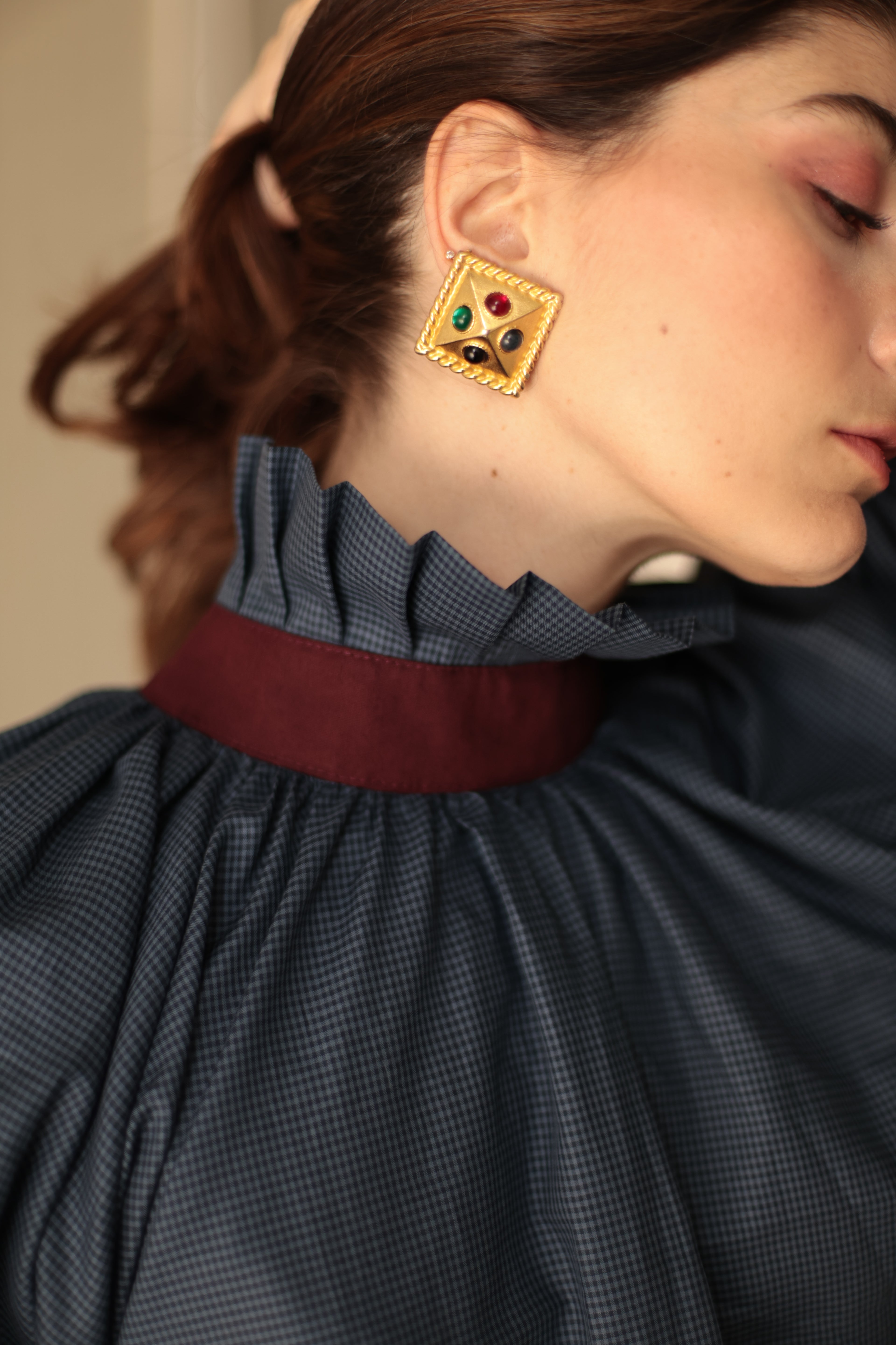 MILENA AZUL Y VINOTINTO