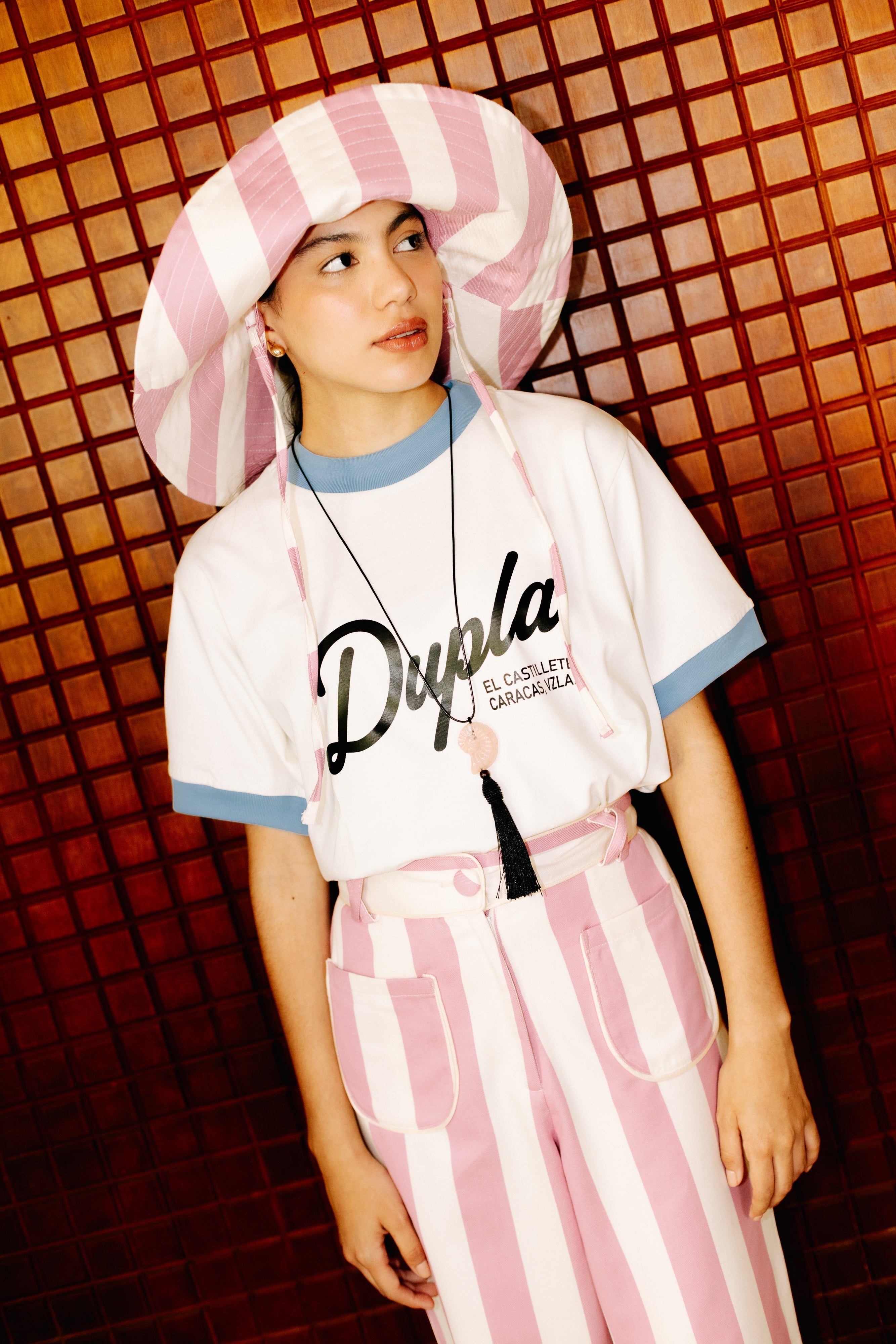 SOMBRERO ROMPE OLAS MAGENTA