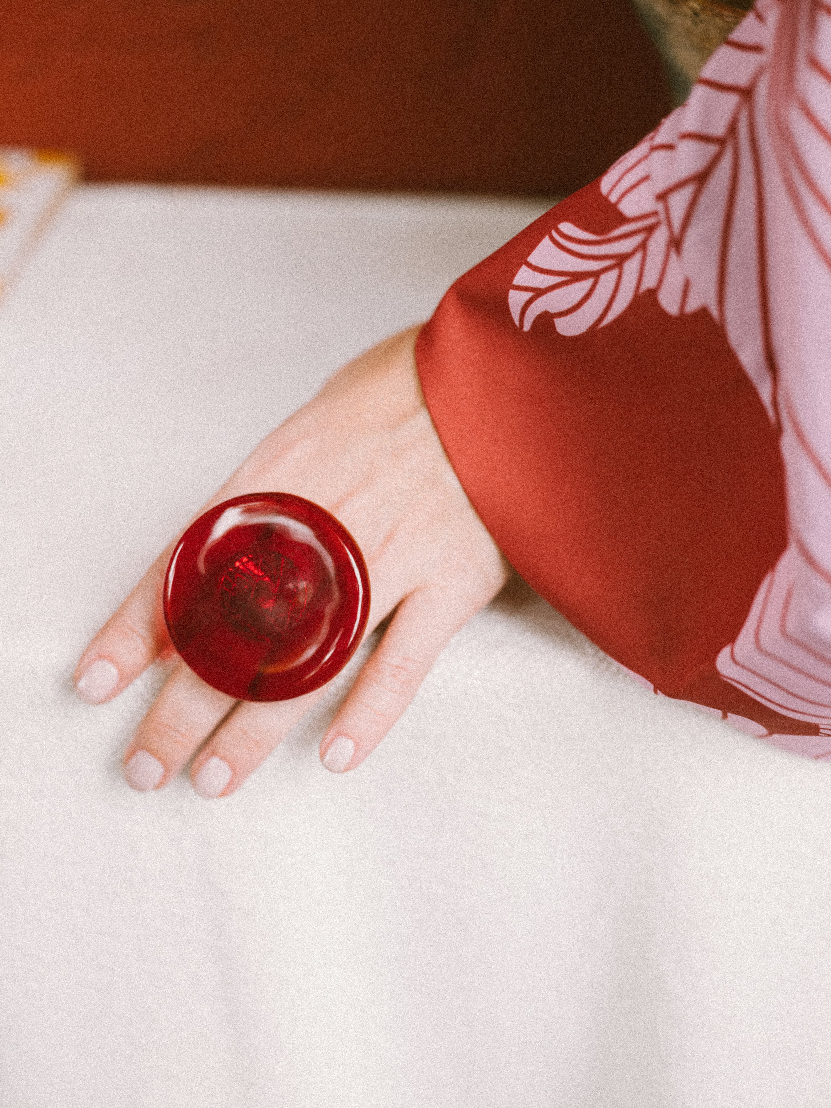 ANILLO "EL DESPERTAR" ROJO REDONDO