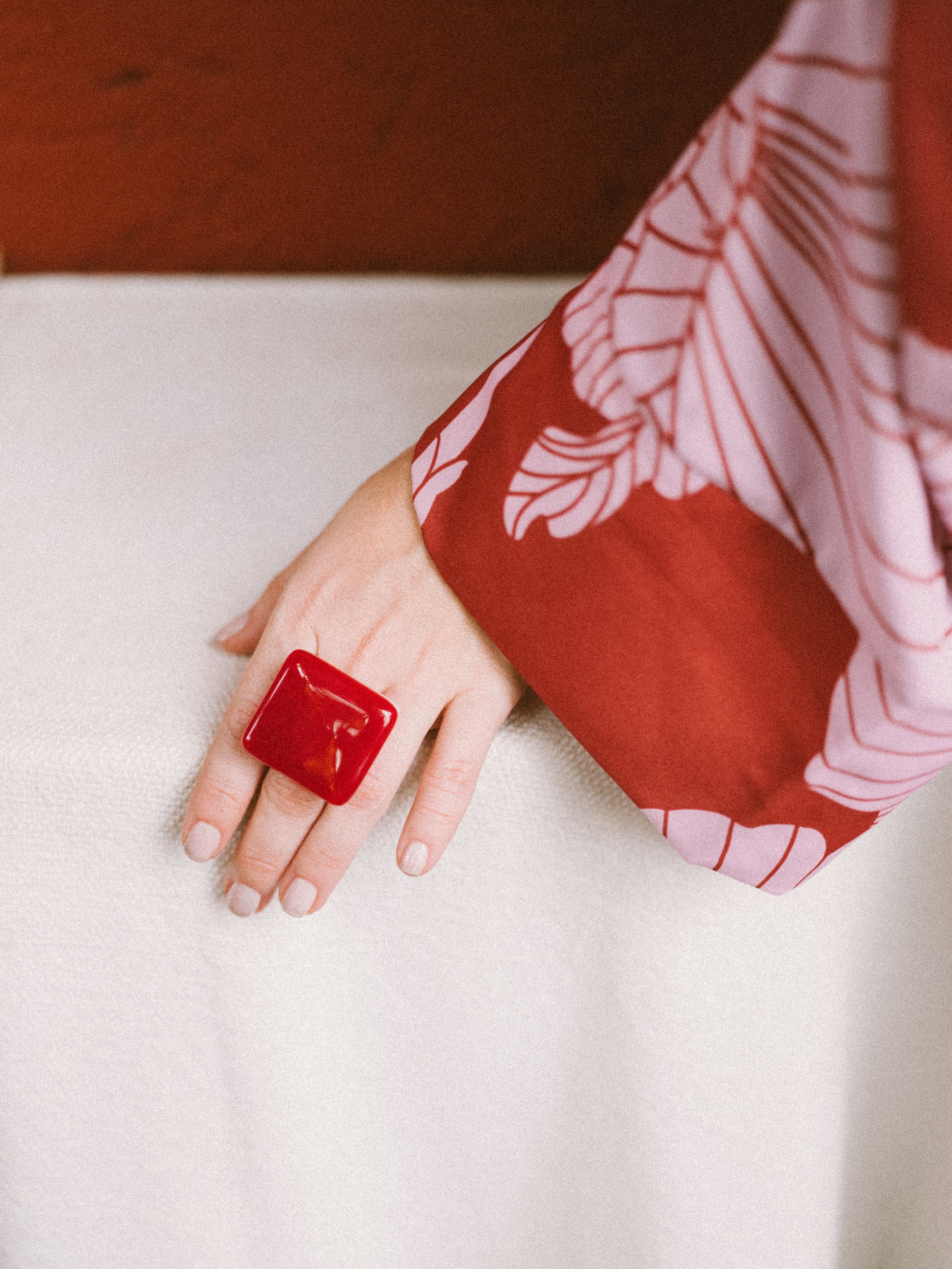 ANILLO "EL DESPERTAR" ROJO CUADRADO
