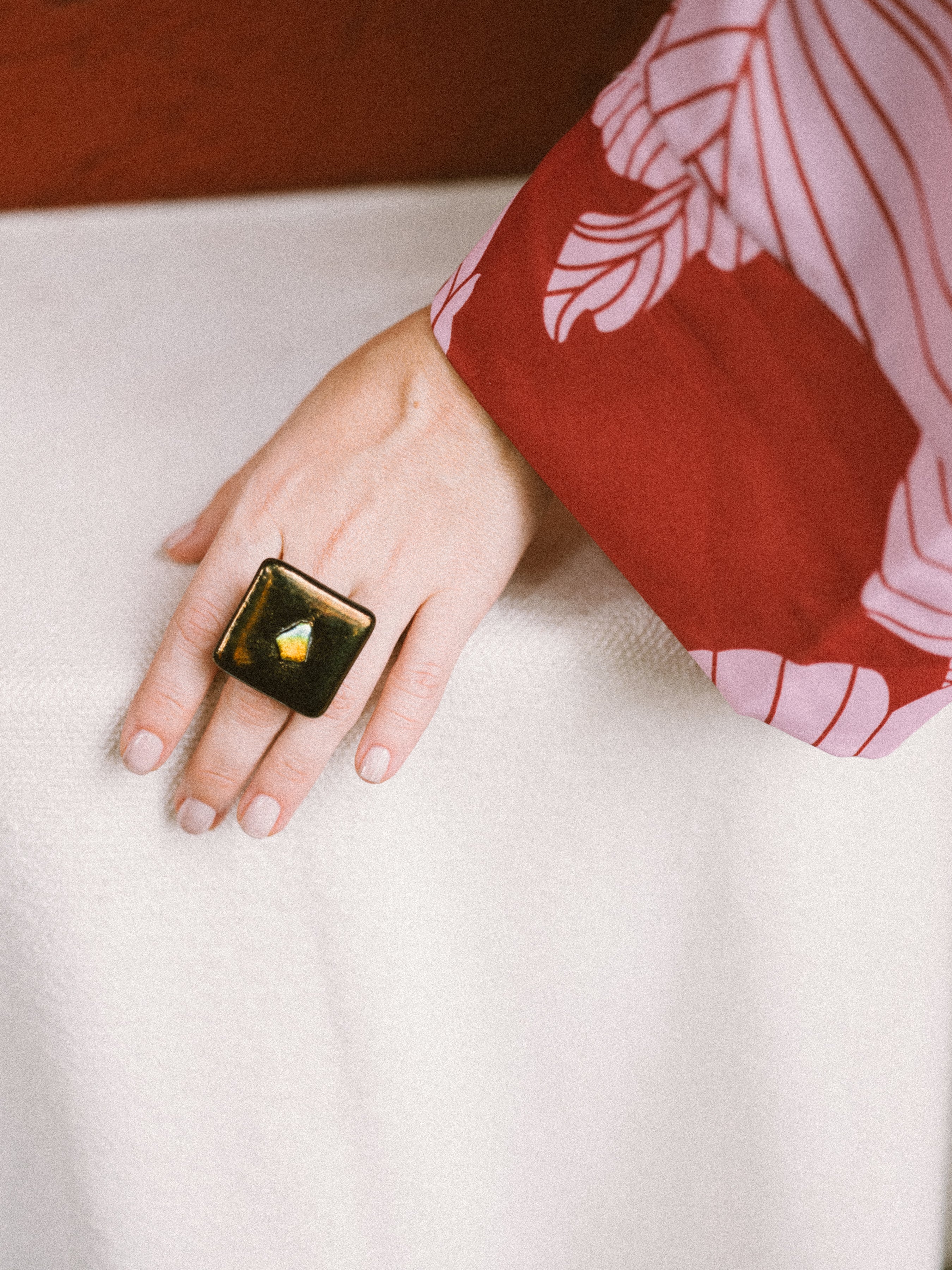 ANILLO "EL DESPERTAR" MARRÓN CUADRADO