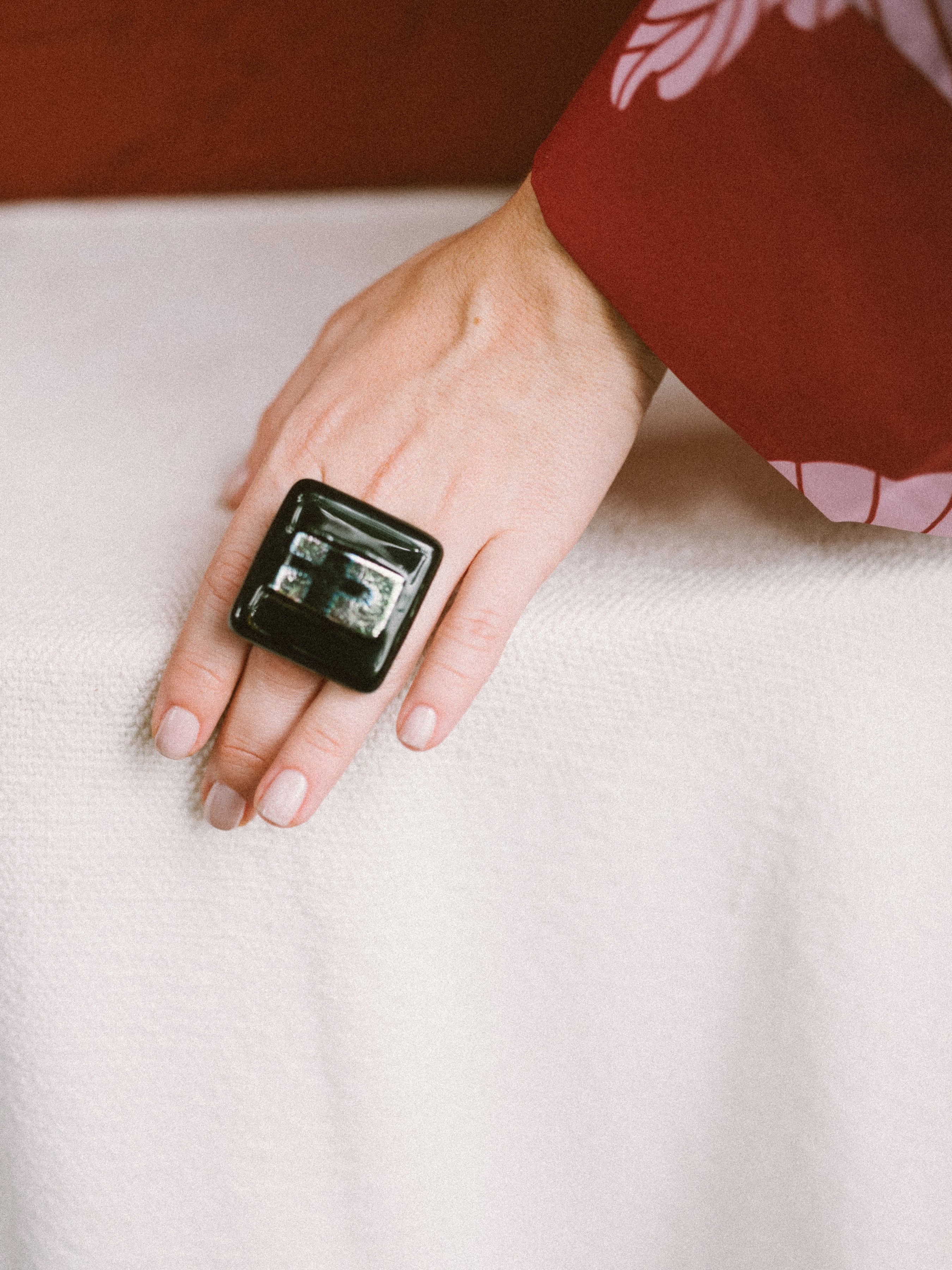 ANILLO "EL DESPERTAR" CUADRADO NEGRO